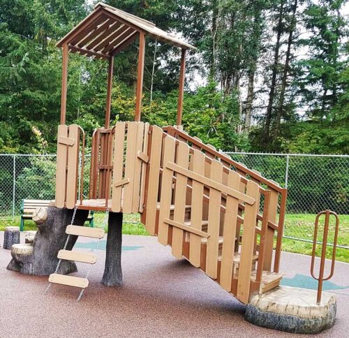 TL-102 is a single post treehouse playground structure.