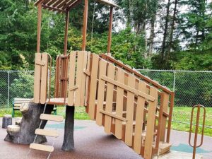 TL-102 is a single post treehouse playground structure.